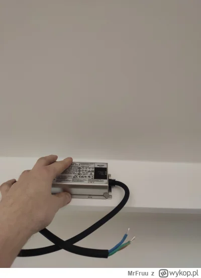 MrFruu - Czy jak na mamuta przykleję od wewnętrznej strony maskownicy karnisza taki z...