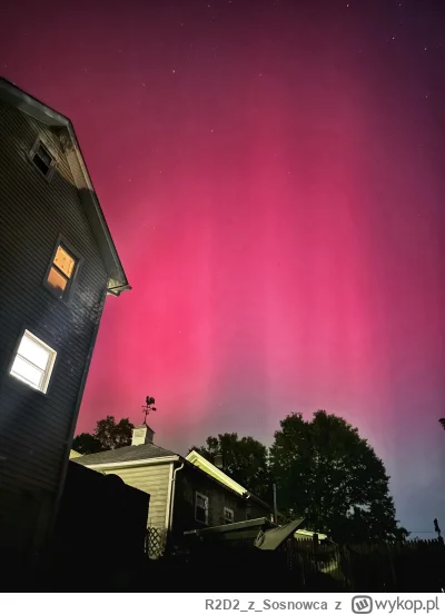 R2D2zSosnowca - Poszedłem popatrzeć na gwiazdy a tam zorza! Co tu się odfurmania na t...