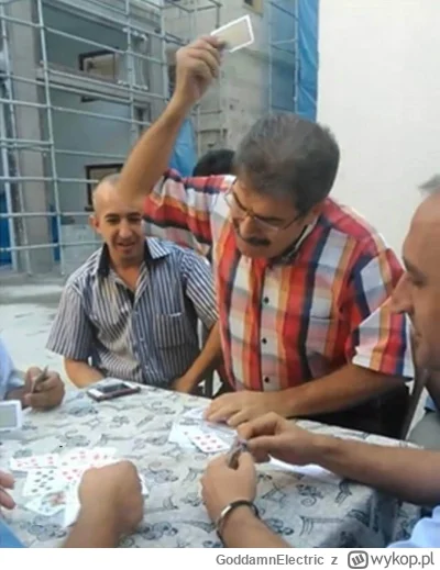 GoddamnElectric - Jest Beyond The Grid z Dokturem Mario, którego chyba nie trzeba prz...