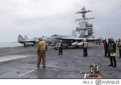dict - > Na statku znajduje się około 4500 członków załogi, 90 myśliwców F-35 oraz śm...