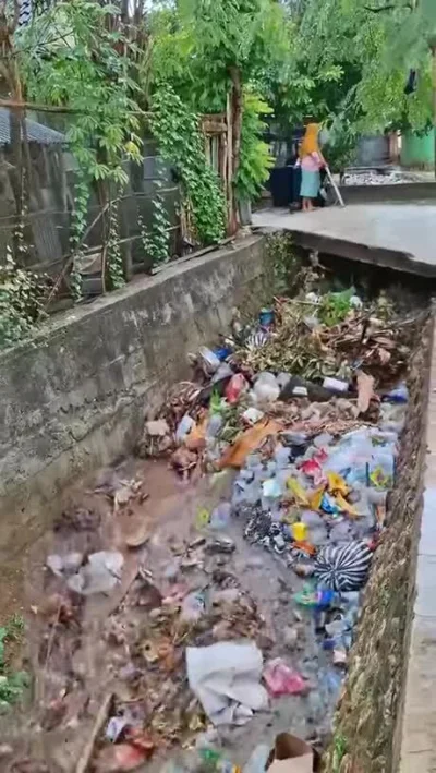 ThinkBackwards - @daniel-darcio: ( ͡° ͜ʖ ͡°) Grzeczni obywatele zbierajcie buteleczki...