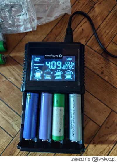 Zwierz33 - 312 478 + 15 = 312 493

Huop rowerowy rozpoczyna ładowanie 16 akumulatorkó...