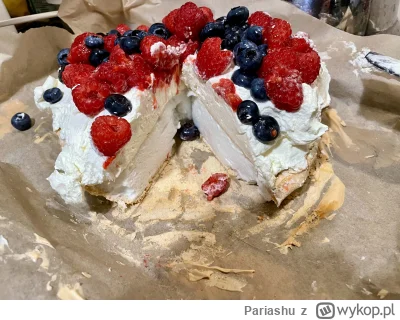 Pariashu - Dzisiaj już bardziej foremna ta Pavlova wyszła. Prosze si częstować bo sam...