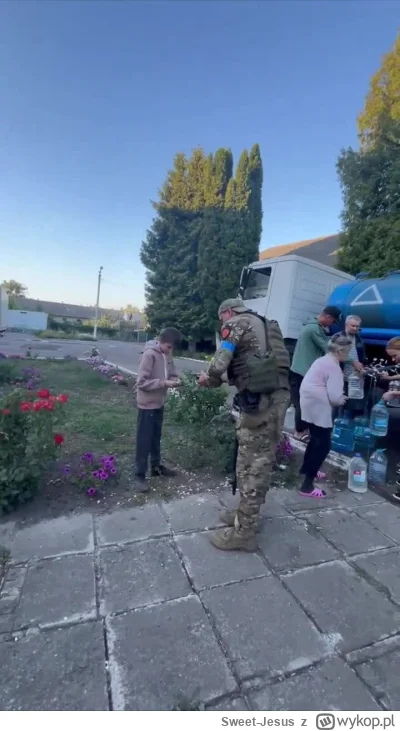 Sweet-Jesus - Okupacja po ukraińsku w obwodzie kurskim.
Ukraiński żołnierz przekazuje...