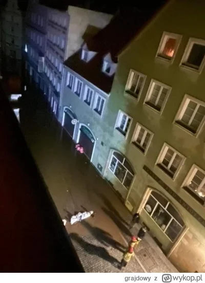 grajdowy - Trzymajcie się tam Kłodzko, zaczęło się. Woda już niestety płynie z tamy (...