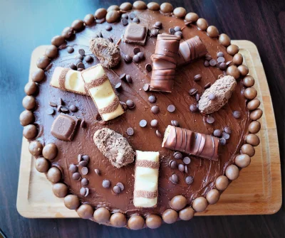arinkao - Tort czekoladowo-bananowy. Biszkopt kakaowy plus zwykły, masa: śmietanka, m...