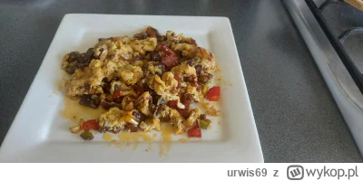 urwis69 - Jajecznica z salami, chorizo, 3 rodzajami swiezej papryki i mielona papryka...