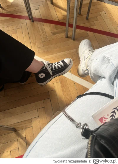 twojastarazapindala - Siedze w szkole w ten beautyfull and sunny day a na kazdym krze...