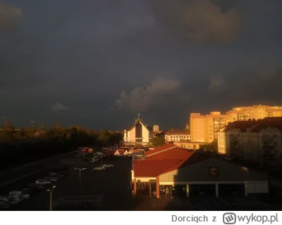 Dorciqch - Piękne ciemne chmury i słoneczko chylące się ku zachodowi w #szczecin #okn...