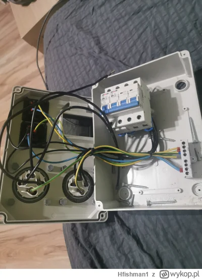 Hfishman1 - Kupiłem taka skrzynkę budowlana, chce zamontować ją w miejsce starej wtyc...