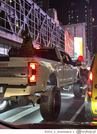 R2D2zSosnowca - @R2D2zSosnowca powiem tak. Nowy Jork jest zazwyczaj mocno popie*dolon...