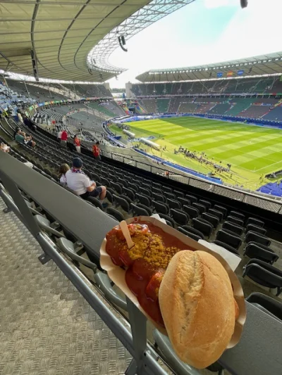 Piotrek7231 - #stadionowejedzenie #mecz #bundesliga #jedzenie #pilkanozna 
Currywurst...