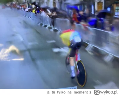 jatutylkonamoment - Chłop na igrzyskach jedzie po drodze rowerowej a pedalarze na wyc...