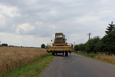 Szary_Anon - Jadąc samochodem spotkałem kombajn z założonym hederem i zrobiłem to, co...