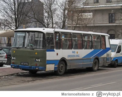 MarianoaItaliano - @ewolucjamyszowatych: Ale kierowca zmarznie, Autosan bez kominiark...