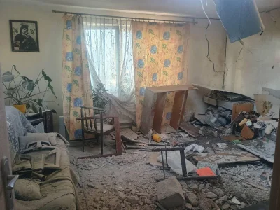 Kacpy134 - Zdjęcia z domu, na który spadł dron. Tam cudem nikt nie ucierpiał. 

#wojn...