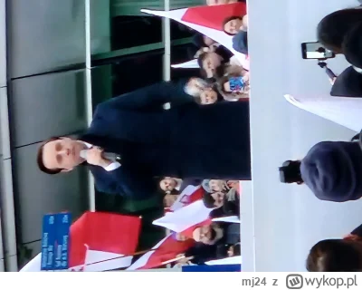 mj24 - Ciekawe czy jakby mu taki mokebe wyskoczyl z zza rogu tez byłby taki patriota ...