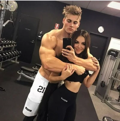 Retserof - @Baczny_Obserwator: cud zycia to sie u nich pod koldra teraz dzieje