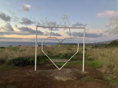 ChlopoRobotnik2137 - Chłop se siedzi na huśtawce miłości  mimo że nie jest zakochany ...