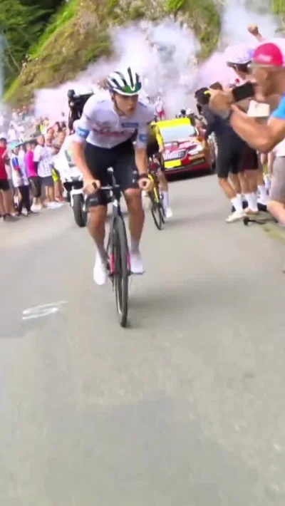 Eliade - Pogacar odjeżdża Vinegretowi
mirror https://streamin.one/v/199aa986
#tourd...