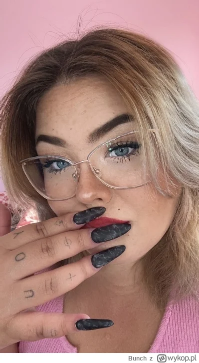 Bunch - Zgadujemy jakiej sylwetki jest ta kobieta... ( ͡° ͜ʖ ͡°)
#heheszki #rozowepas...