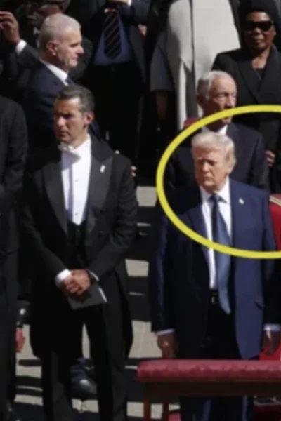 S.....a - @z-e-r-o: jest dużo jaśniejszy niż mają inni :) 
prawidłowy granat jest za ...