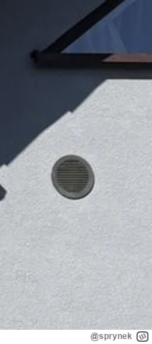 sprynek - Po co w elewacji domu jednorodzinnego montuje się taką kratkę wentylacyjną?...