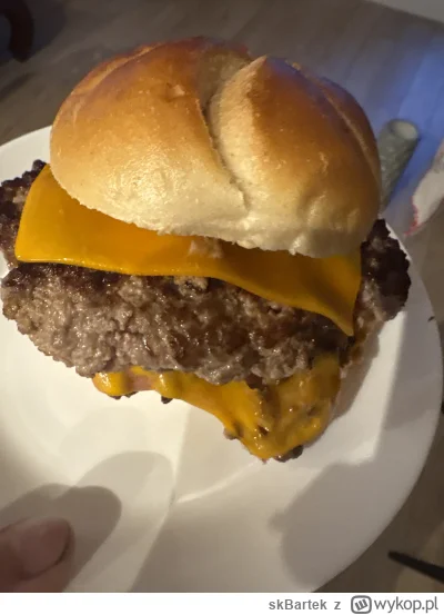 skBartek - #gotujzwykopem taktyczny burgerek w kaizerce na obiad( ͡° ͜ʖ ͡°)