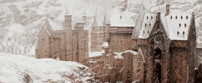 uncle_freddie - Śnieżny Hogwart jest moim ulubionym, ale to ma klimat (｡◕‿‿◕｡)
#harry...