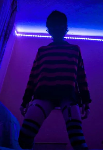 s.....n - #femboy ledy pod sufitem polecam wzrost ni pomaga