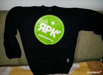 Cztero0404 - I pomyśleć, że taka bluza była prawdopodobnie kiedyś marzeniem każdego g...