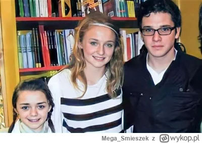 Mega_Smieszek - Znalazłem dziś zdjęcie z czasów gimnazjum. To ja z siostrami stoję. T...
