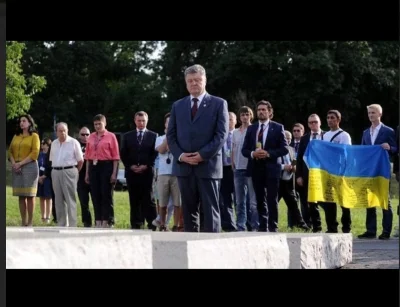 Corona-Regni-Poloniae - @maciorqa: 
Poroszenko pod pomnikiem ofiar Wołynia. 

Do budy...
