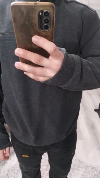 Tozsamosc_prawdziwa - Rodzice kupili mi spodnie i bluzę do roboty w lumpeksie :d #prz...