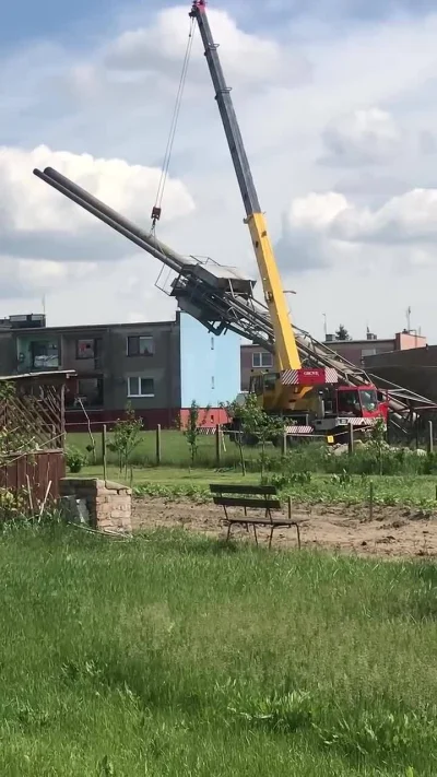 new-object - Facet kamerujący powinien dostać oskara. Ani ręka mu nie drgnęła, widać ...