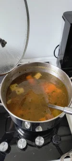 Tytyka - Muszę się pochwalić mirki. Udało mi się zrobić pierwszy w życiu rosół tak ja...