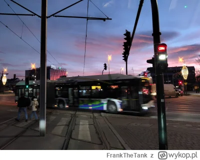 FrankTheTank - @Lardor: Było upiec chałkobus, wtedy by gratulowali!

Tak was widzę, n...