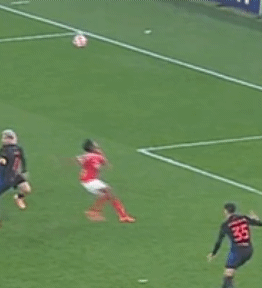 Beeercik - Jak to nie jest faul to ja nie znam chyba definicji faulu ( ͡° ͜ʖ ͡°)


#m...