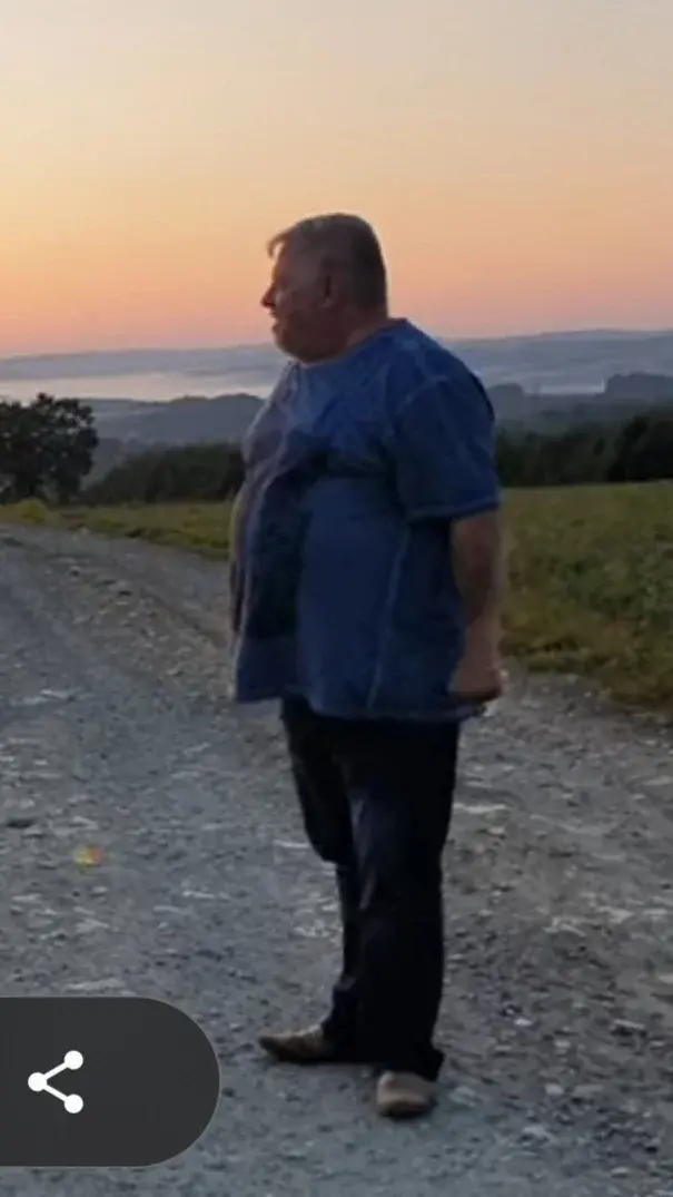 Mein_Kraft - Pawełek pojechal nad morze i przywiezie dla Eluńku bursztynki. To ma byc...