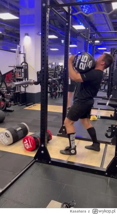 Kasahara - Ten trójbojarz to zawsze coś odwala jakiś cyrk na siłce
3-4 cm block pull...