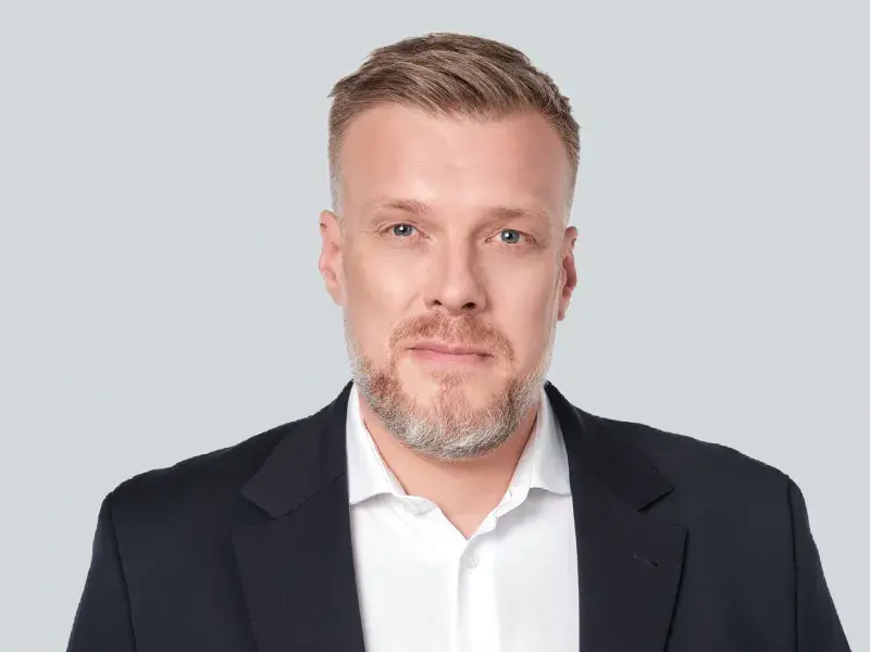 eisil - Oddaję głos na Adriana Zandberga, ponieważ jego postawa oraz program najpełni...