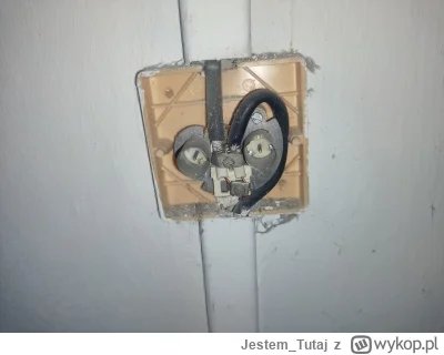 Jestem_Tutaj - #elektronika #budownictwo
Co to za gniazdo?