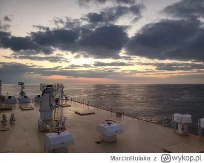 MarcinHulaka - Dzień dobry! Pacyfik, 100 mil od Japonii.

#statek #lng #japonia