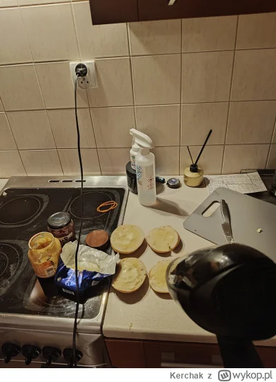 Kerchak - Robię sobie ciepłe maślane bułeczki 
#gotowanie