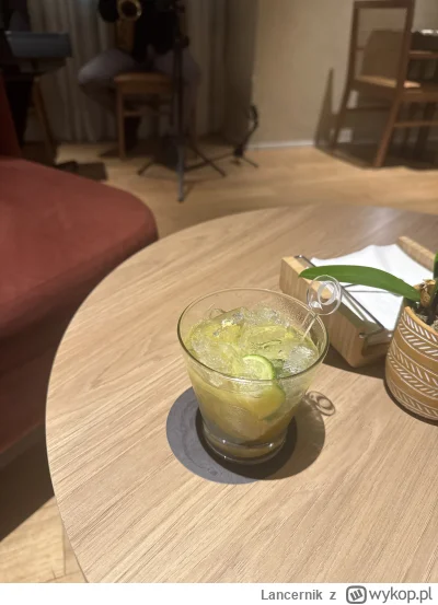 Lancernik - Siedzę i degustuje caipirinha. Dobre. Polecam każdemu. 
#s----------p