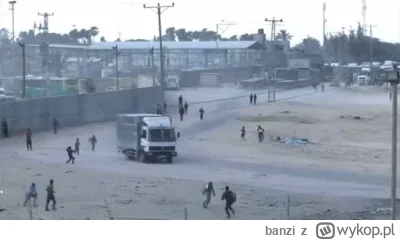 banzi - Palestyńskie dzieci rzucają kamieniami w egipskiego kierowcę autobusu wiozące...