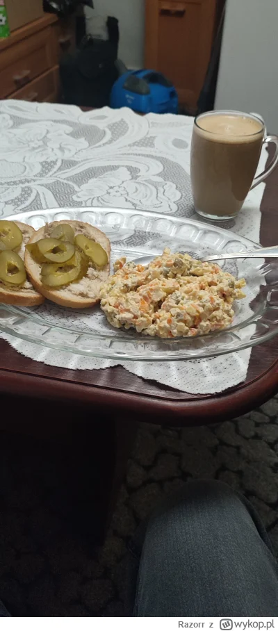 Razorr - #przegryw dostałem od mame jedzonko (｡◕‿‿◕｡)