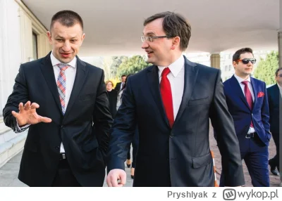 P.....k - Tomasz Adamek to kolega Zbyszka Ziobro a jak wiadomo Adamek obsrał zbroję p...