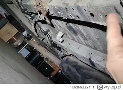 lukies2221 - #yanek czyli to jest ten zbiornik na wodę spod prysznica? XDD kolejne kł...