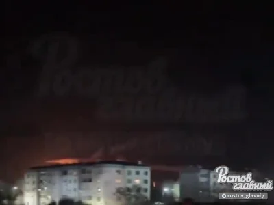 Trismus - Nocne fajerwerki w Morozowsku. Podobno Ukraińcy wysłali 30-40 dronów.

#ukr...
